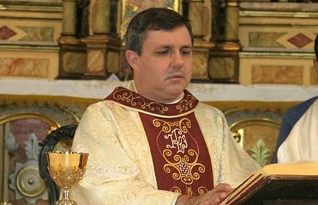 Bispo diocesano preside posse canônica do novo pároco da "Igreja dos Frades", em Piracicaba