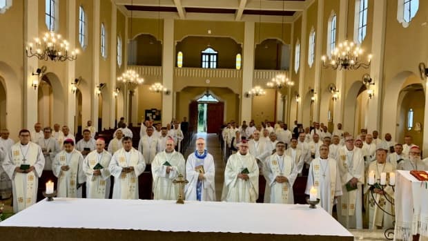 Bispo Dom Devair e padre Willian Bento, coordenador de Pastoral, participam da 85ª Assembleia do Regional Sul 1 da CNBB