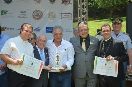 Dom Fernando recebe diploma de "Mensageiro da Paz"