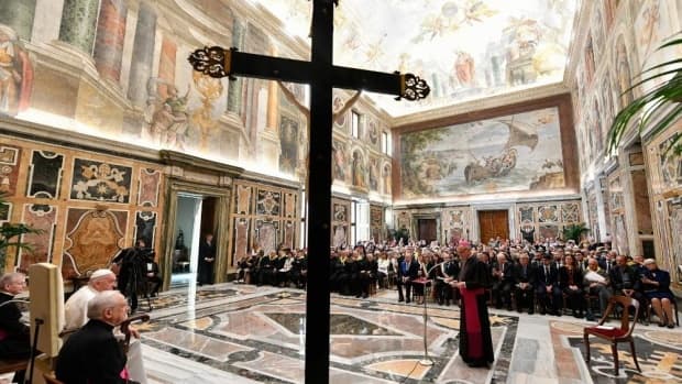 "A família mudou muito e está mudando, mas continua sendo um valor fundamental", diz o Papa