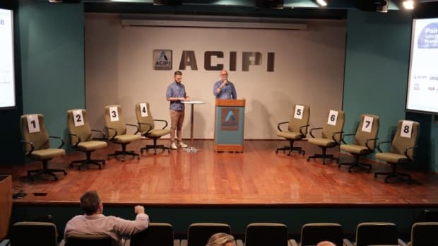 Candidatos à Prefeitura de Piracicaba participam de painel da Acipi em parceria com Diocese e 16 entidades