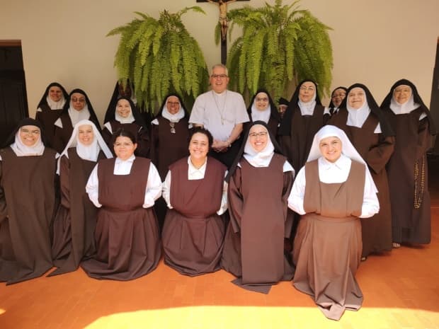 Bispo Dom Devair realiza visita canônica às Irmãs Carmelitas, em Piracicaba