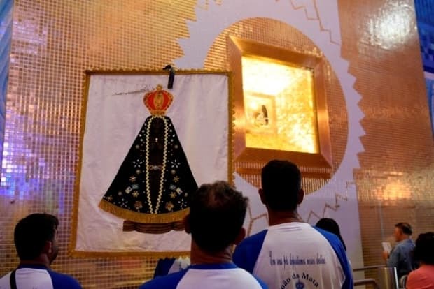 Voluntários doam tempo e trabalho por devoção a Nossa Senhora Aparecida