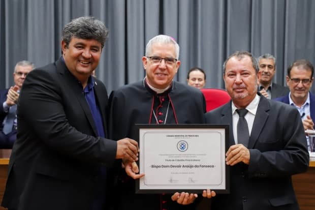 Bispo diocesano Dom Devair recebe o Título de Cidadão Piracicabano