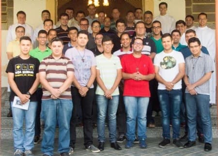 Retiro marca o reinício das atividades dos seminários diocesano