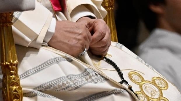 Editorial: "Aquele apelo do Papa à maioria silenciosa que opta pela paz"
