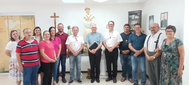 Bispo diocesano se reúne com fundadores e representantes das Novas Comunidades