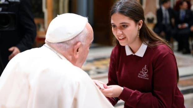 Papa aos peregrinos espanhóis: viver com alegria, mas sem perder de vista quem sofre