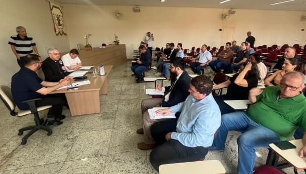 “A nobreza da política se revela no serviço ao bem comum”, afirma Dom Devair em encontro com vereadores