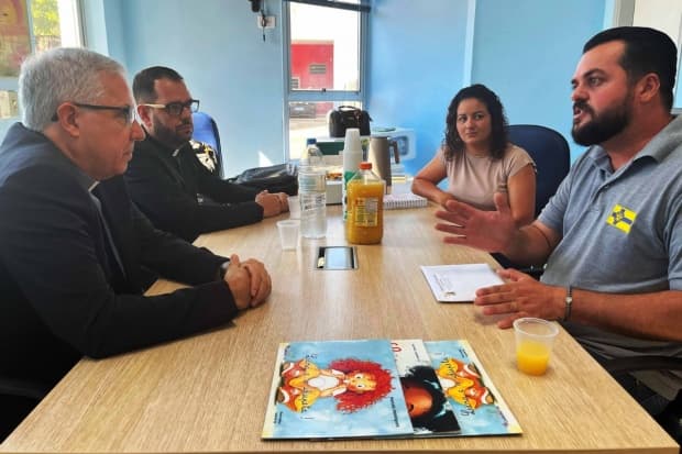 Dom Devair visita prefeito de Mombuca e conhece desafios da administração municipal