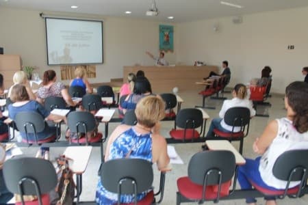 Novos secretários (as) paroquias participam de formação